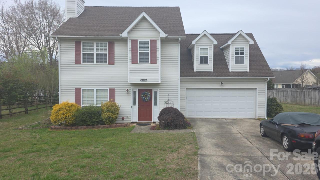 1041 Chaucery Ln., Matthews, NC 28104