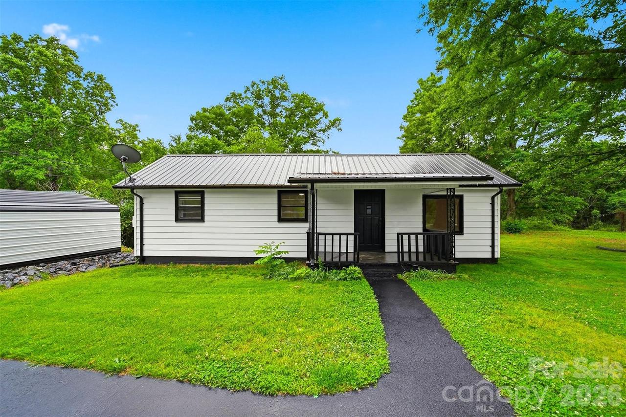 201 Cape Hickory Rd., Hickory, NC 28601