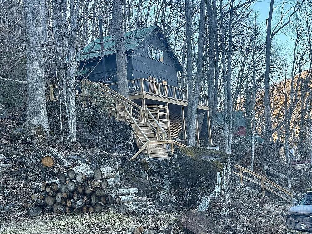 88 Mountain Farm Rd., Burnsville, NC 28714