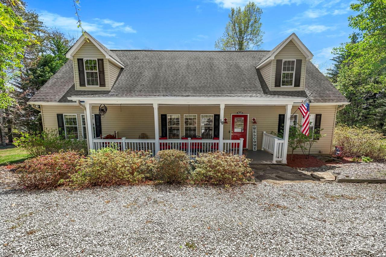 10 Eagle Dr., Hendersonville, NC 28792