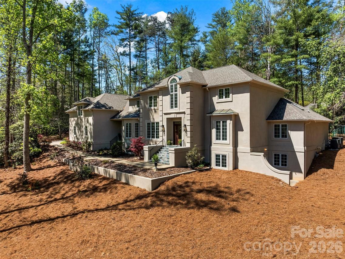 3 Fir Tree Ln., Asheville, NC 28803
