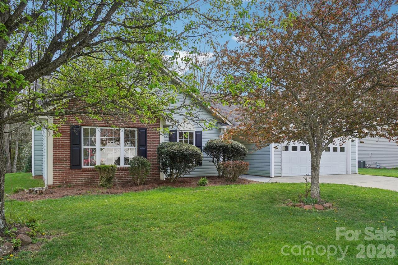 414 Glensprings Dr., Fletcher, NC 28732
