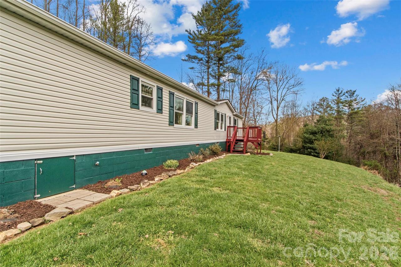 155 Thunderstruck Ridge, Burnsville, NC 28714