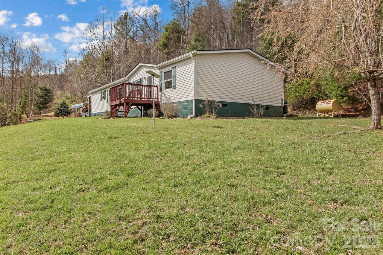 155 Thunderstruck Ridge, Burnsville, NC 28714