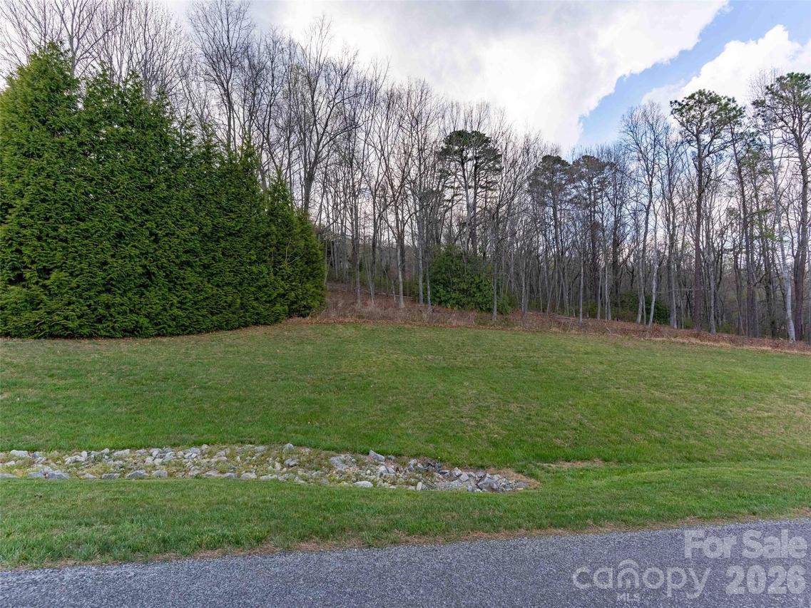 340 Grand Oaks Dr., Hendersonville, NC 28792