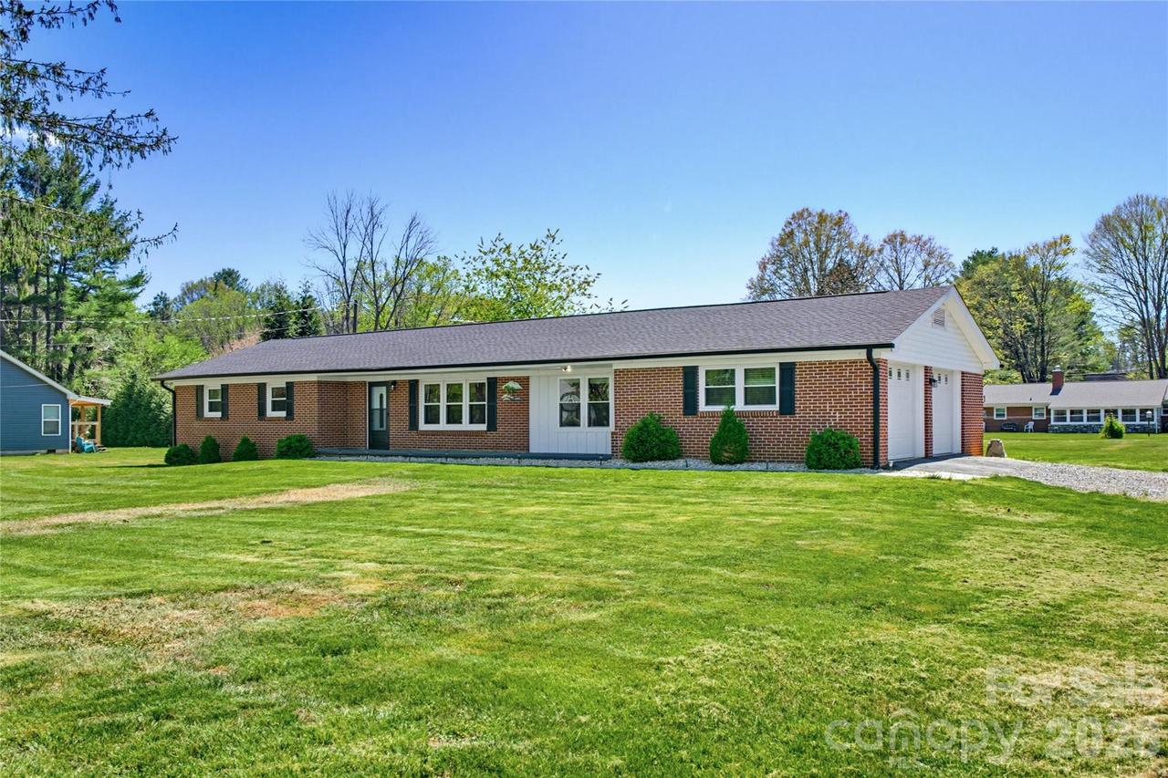279 Garden Ln., Canton, NC 28716