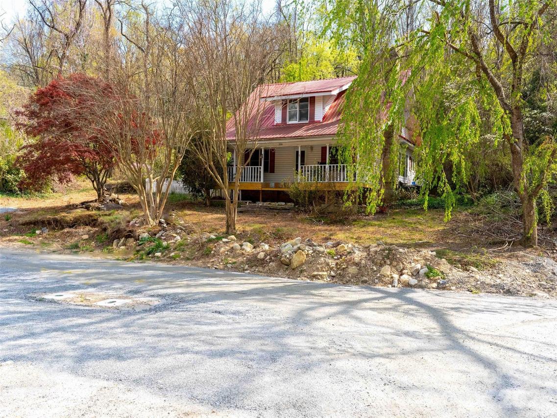 306 Southside Dr., Chimney Rock, NC 28720