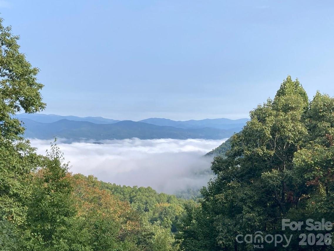 216 Tinequa Dr., Brevard, NC 28712