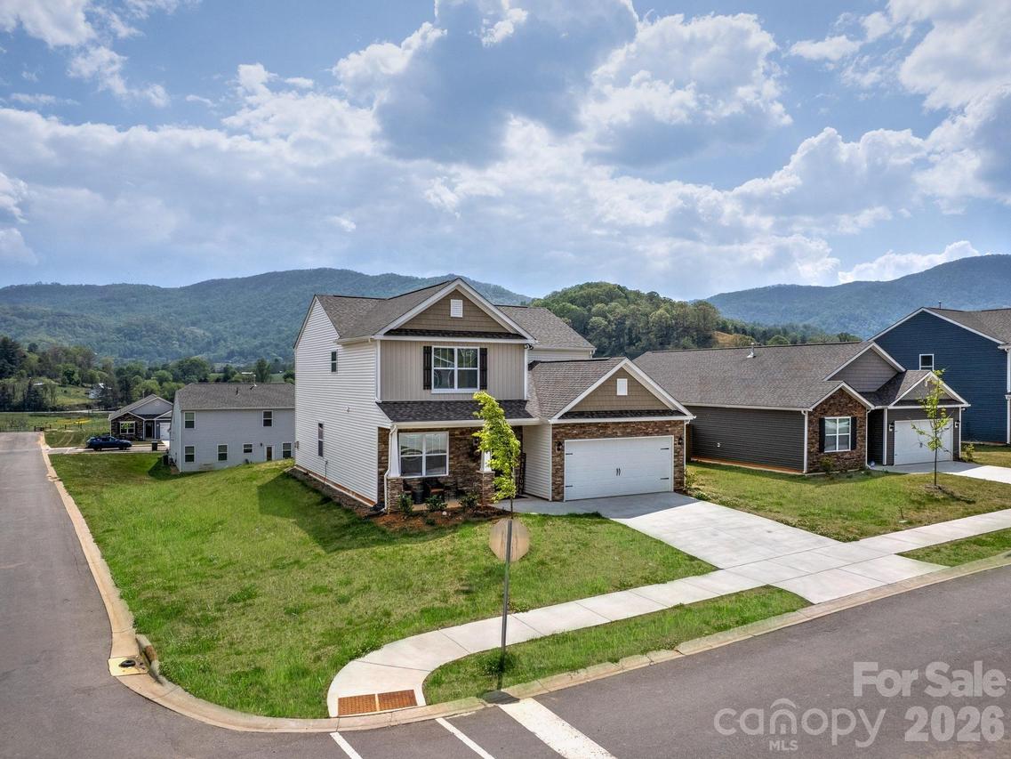 154 Woodvale Dr., Waynesville, NC 28786