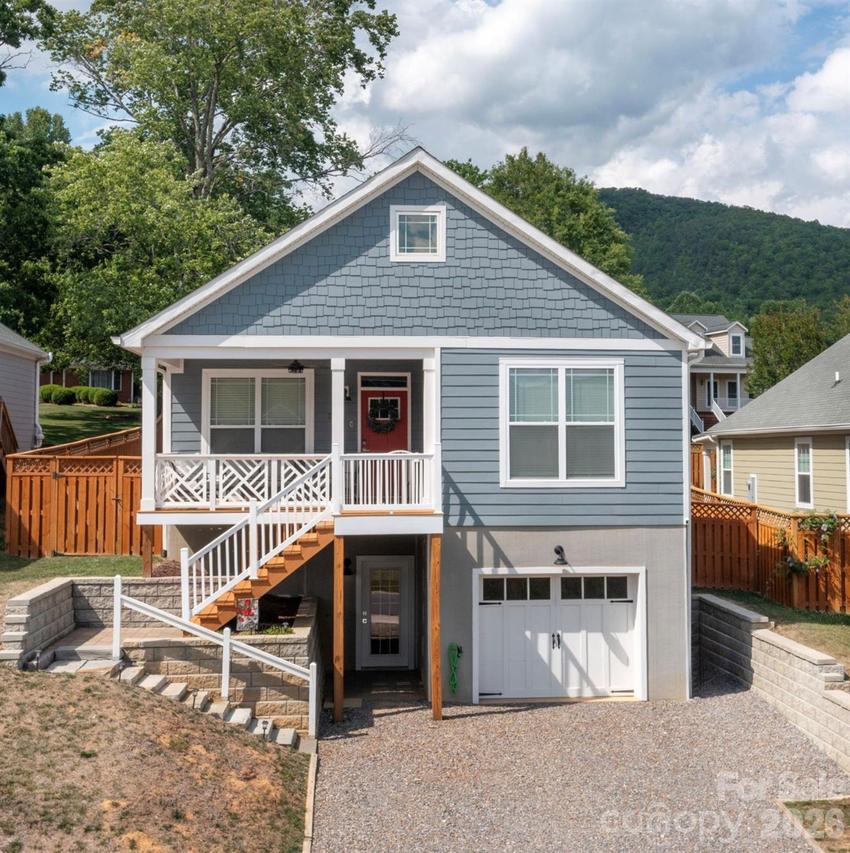 1108 Blueview Dr., Black Mountain, NC 28711
