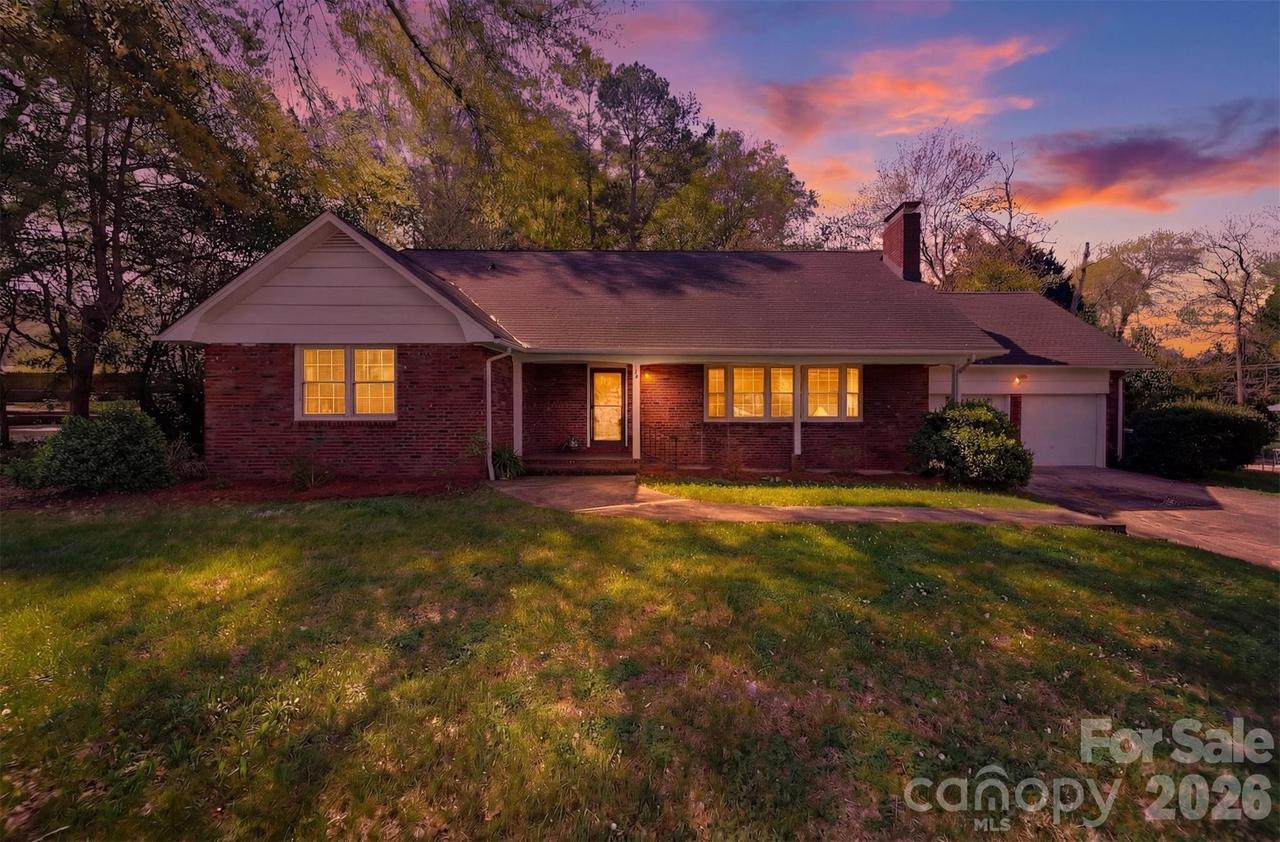 35 32nd Ave., Hickory, NC 28601