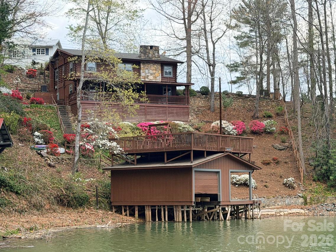 118 Rock Point Rd., Lake Lure, NC 28746