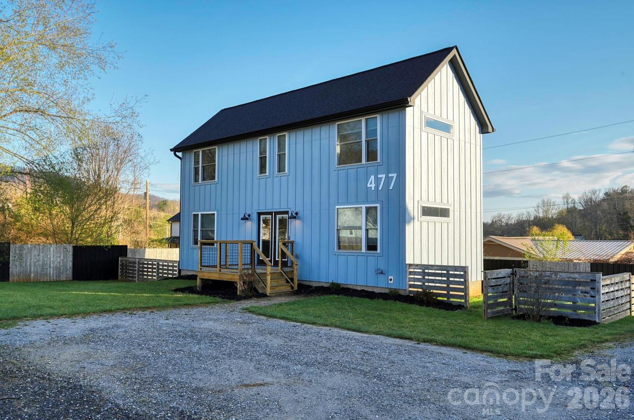 477 Oakdale Rd., Waynesville, NC 28786