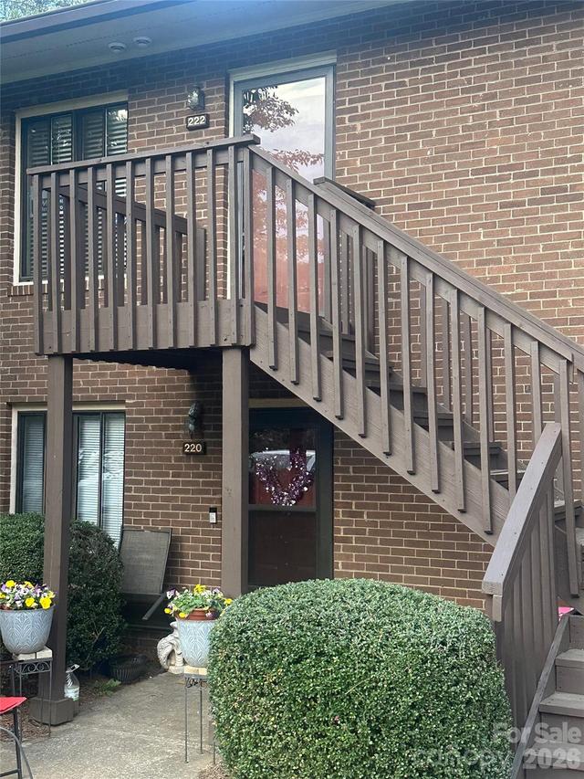 222 Ridge Forest Ct., Winston Salem, NC 27104