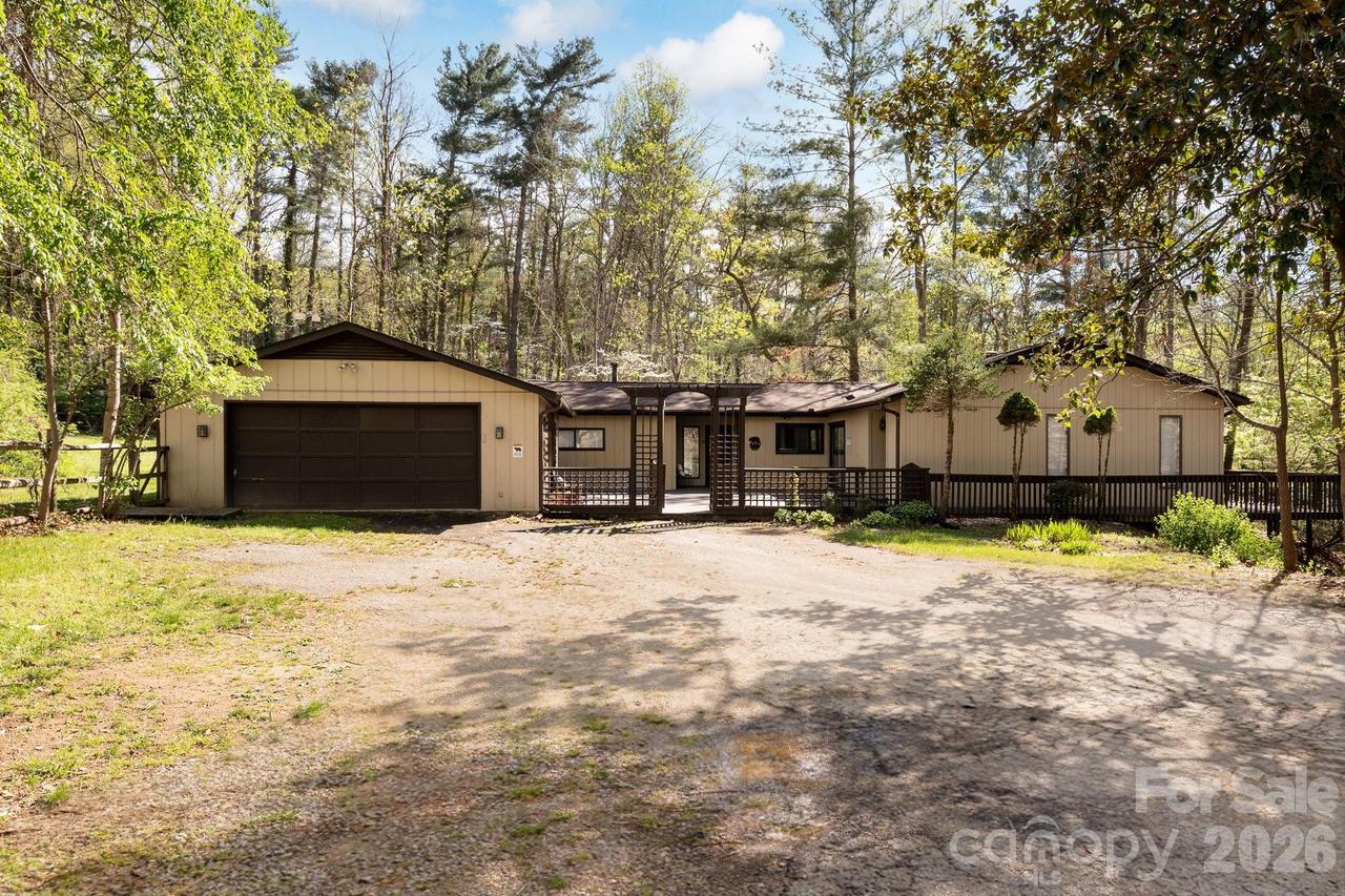 111 Hidden Pond Ln., Asheville, NC 28804