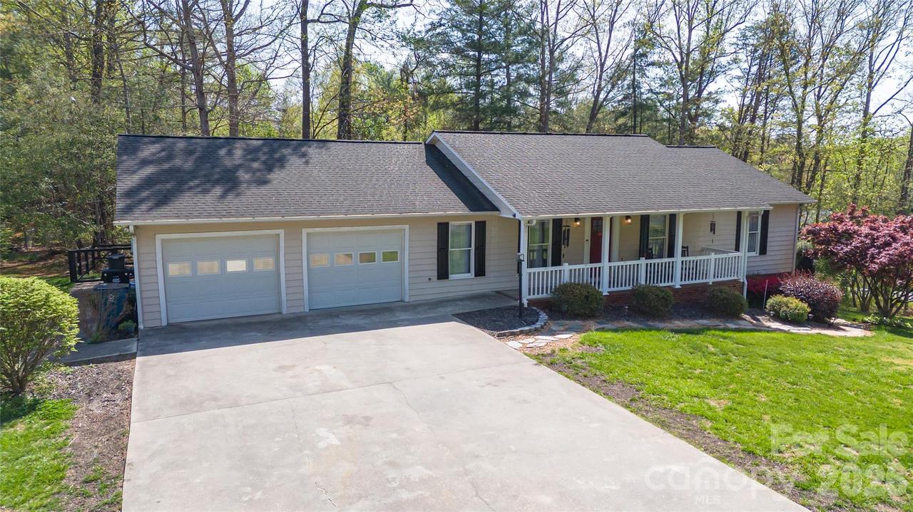 100 Horse Shoe Ln., Morganton, NC 28655