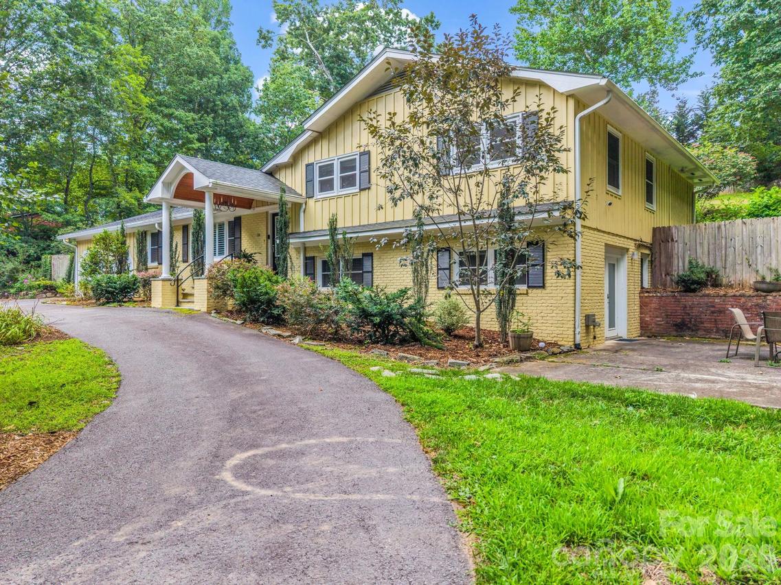 111 Dogwood Dr., Black Mountain, NC 28711