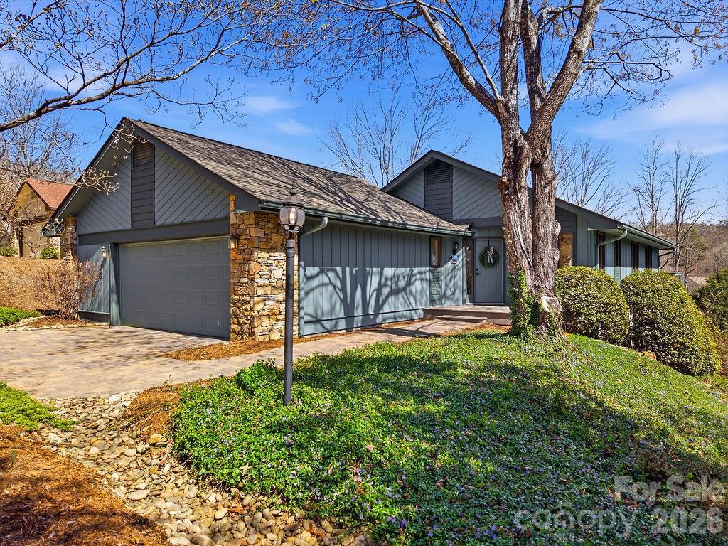 2070 Golfside Ln., Hendersonville, NC 28739