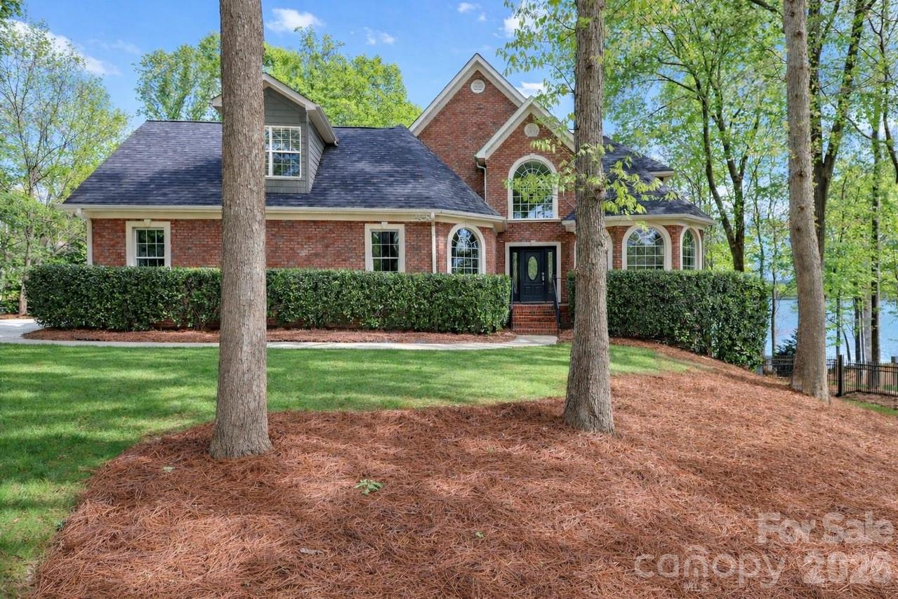 119 Shelter Cove Ln., Mooresville, NC 28117