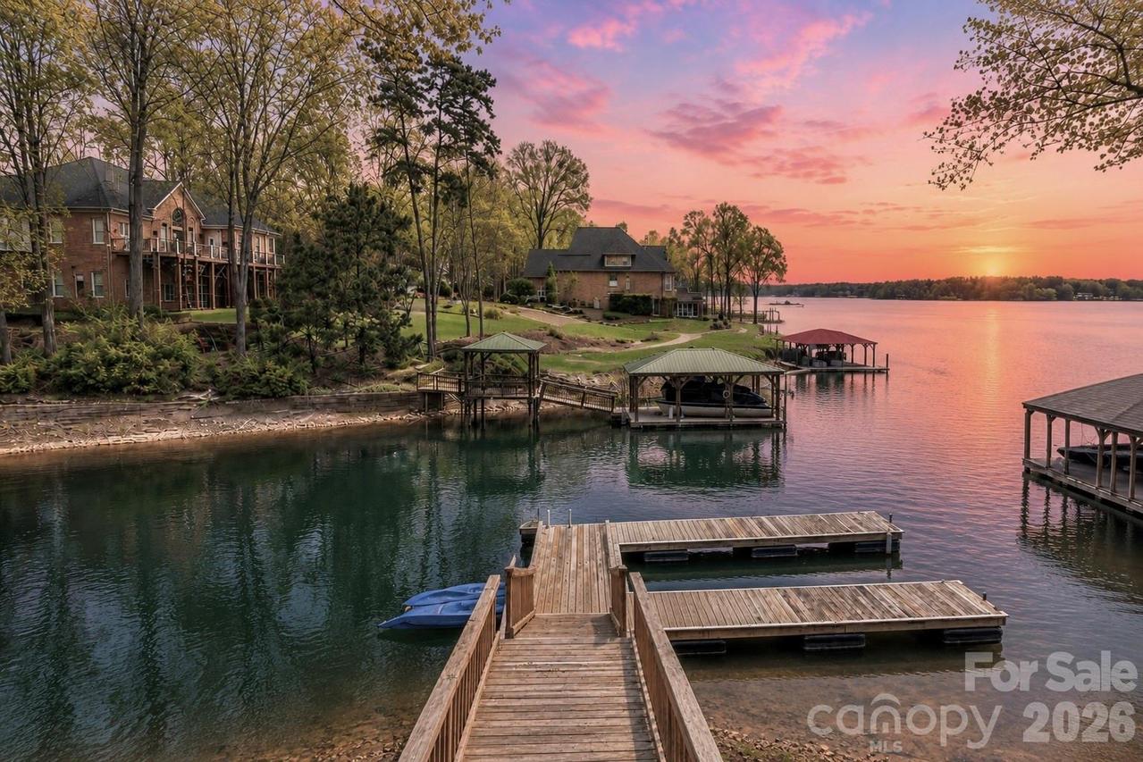 119 Shelter Cove Ln., Mooresville, NC 28117