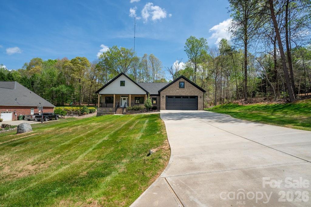 145 Creekwood Dr., Dallas, NC 28034