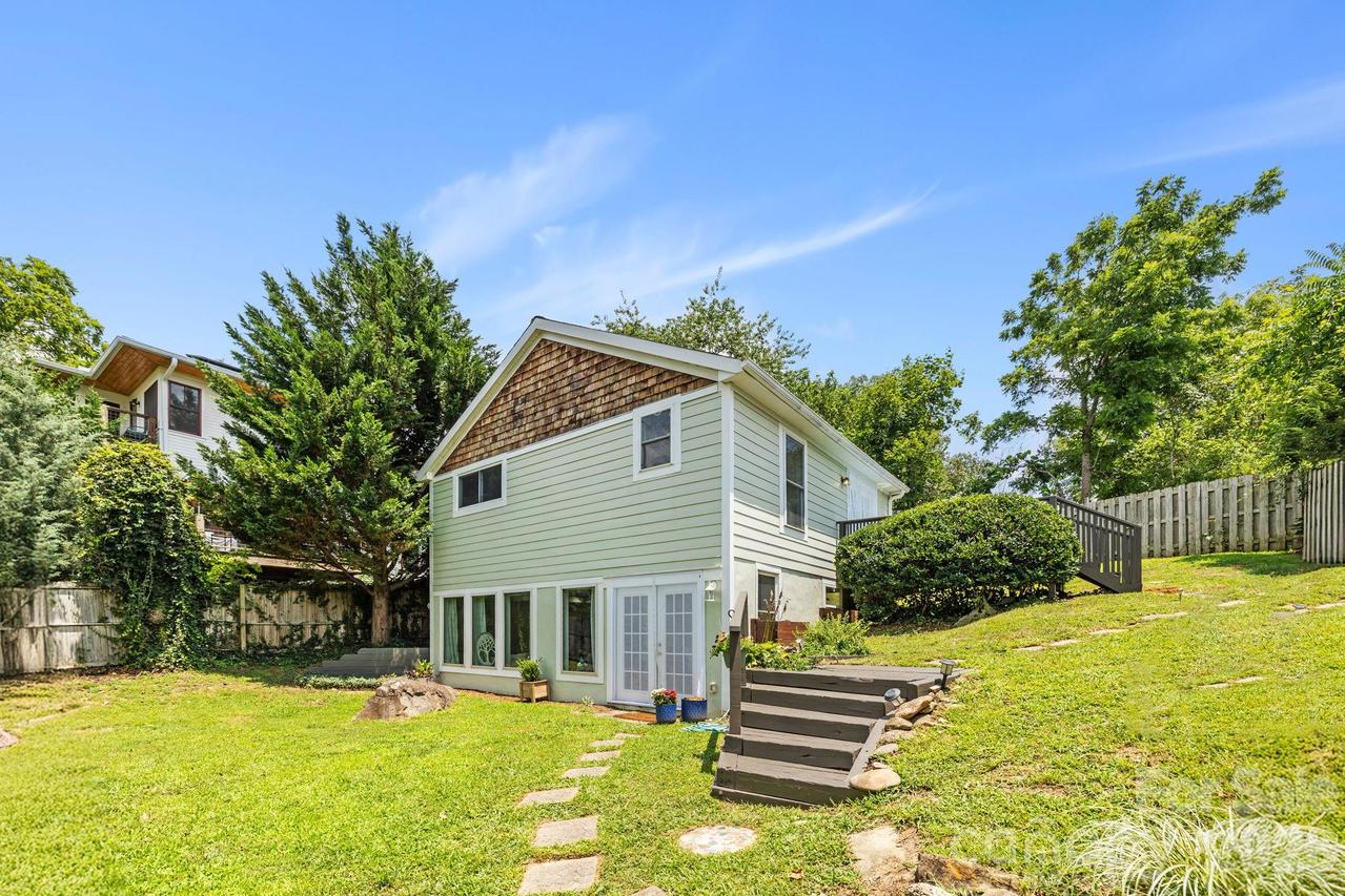 33 Madison St., Asheville, NC 28801