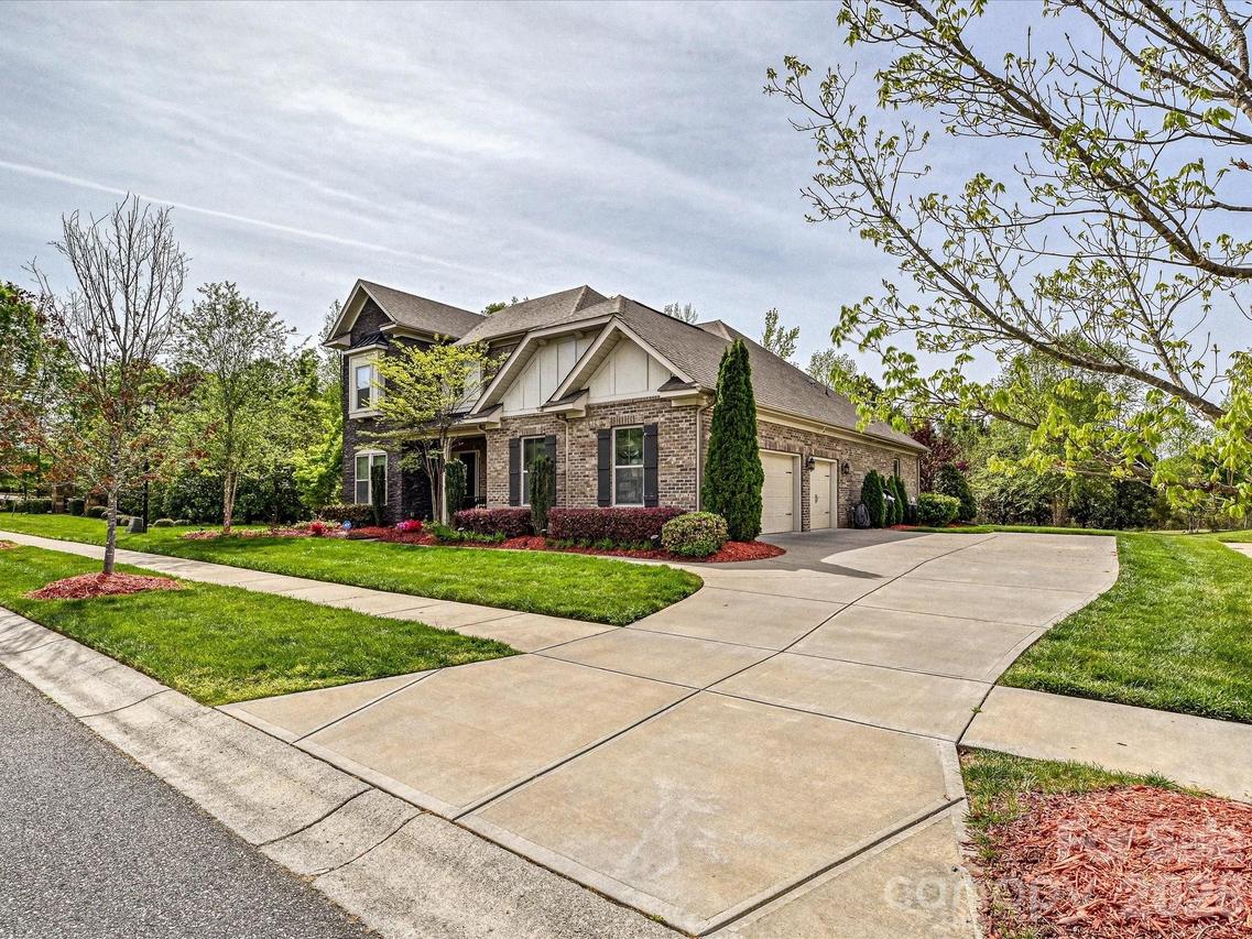 101 Enclave Blvd., Matthews, NC 28104