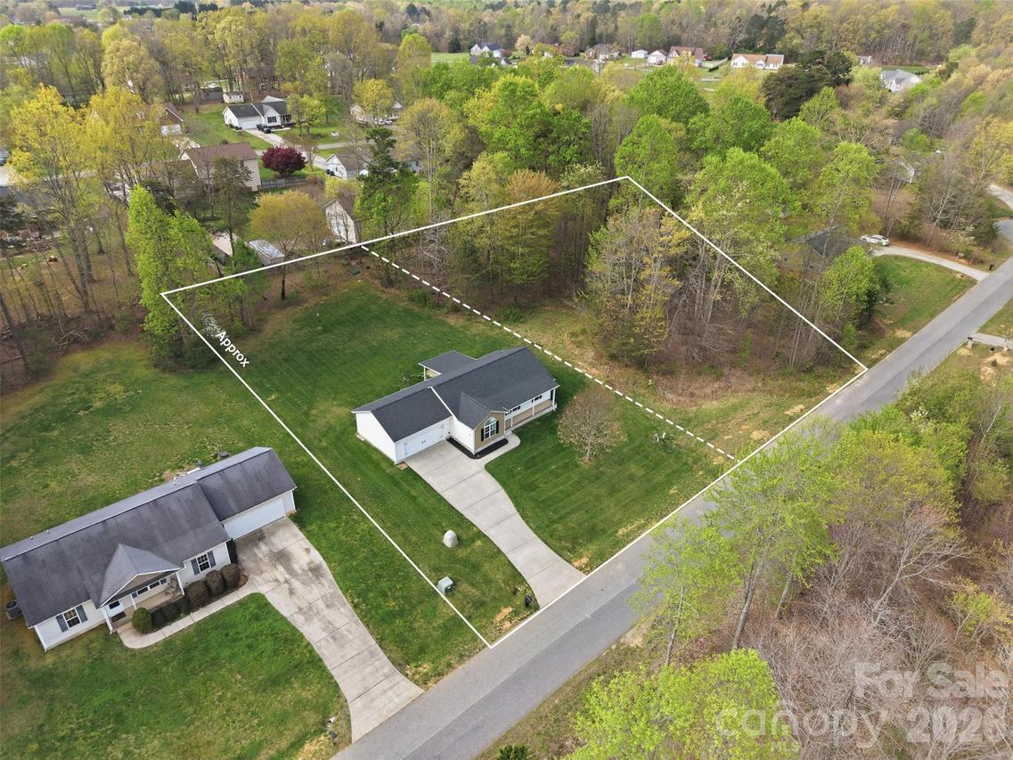 217 Winding Cedar Dr., Statesville, NC 28677