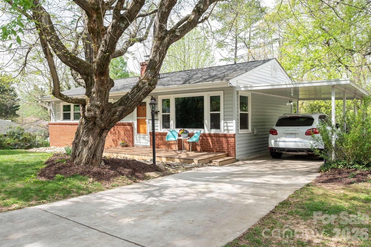88 Ivanhoe Ave., Asheville, NC 28806