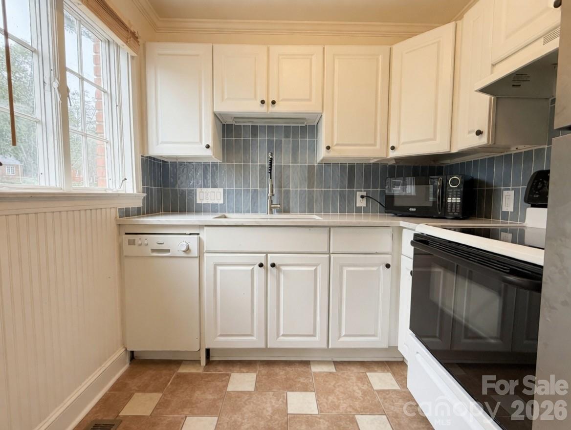 1811 Lynnwood Dr., Charlotte, NC 28209