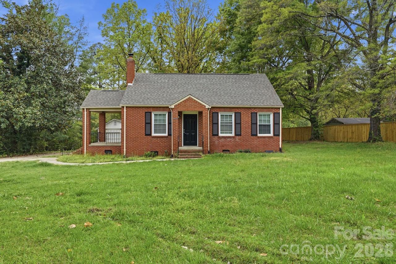 8825 Mcclure Cir., Charlotte, NC 28216