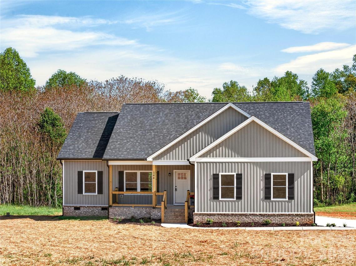 144 Tranquility Ln., Harmony, NC 28634