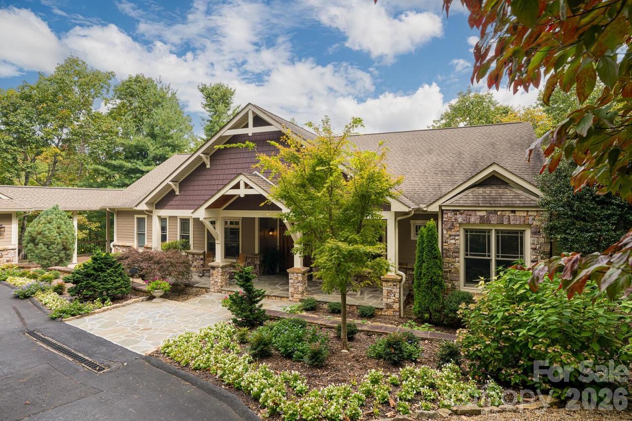 104 Mossridge Ct., Flat Rock, NC 28731