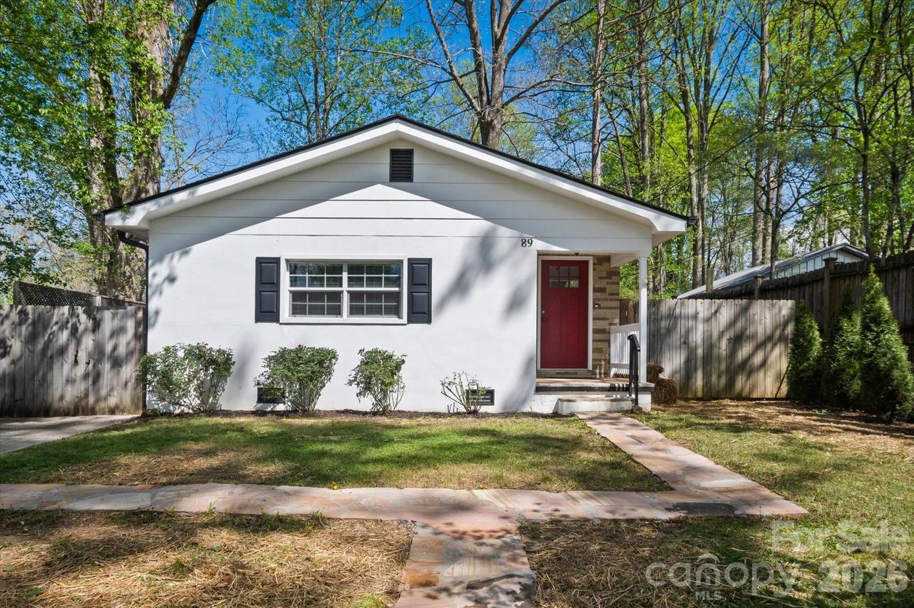 89 Carolina Ave., Brevard, NC 28712