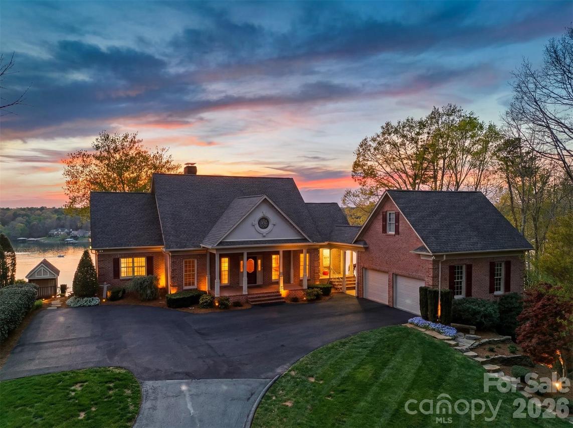 3820 8th Street Pl., Hickory, NC 28601