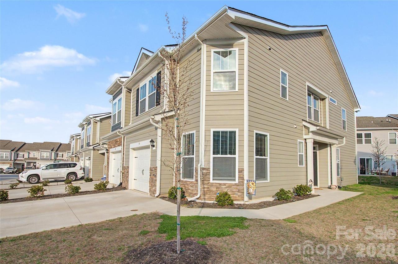 33 Cedar Hill Rd., Hendersonville, NC 28792