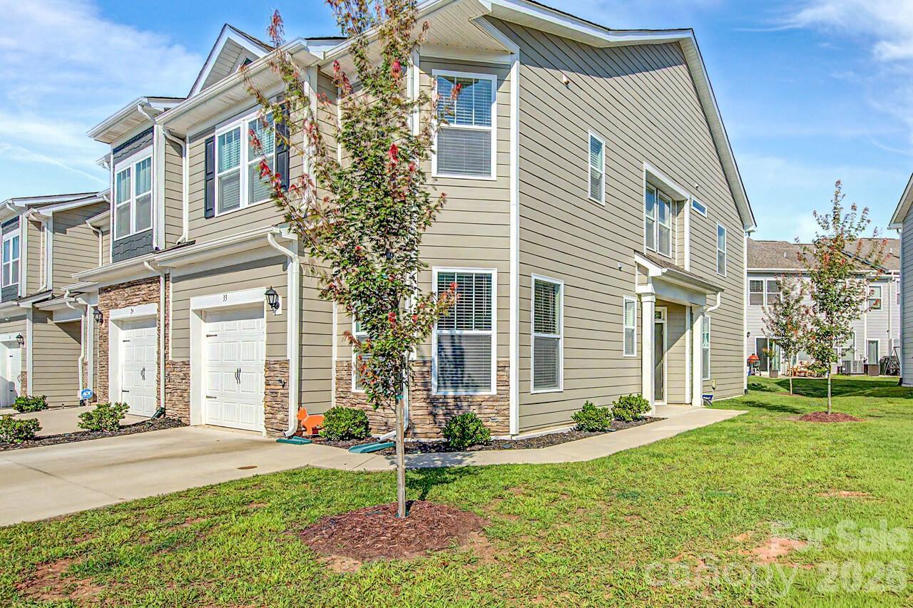 33 Cedar Hill Rd., Hendersonville, NC 28792