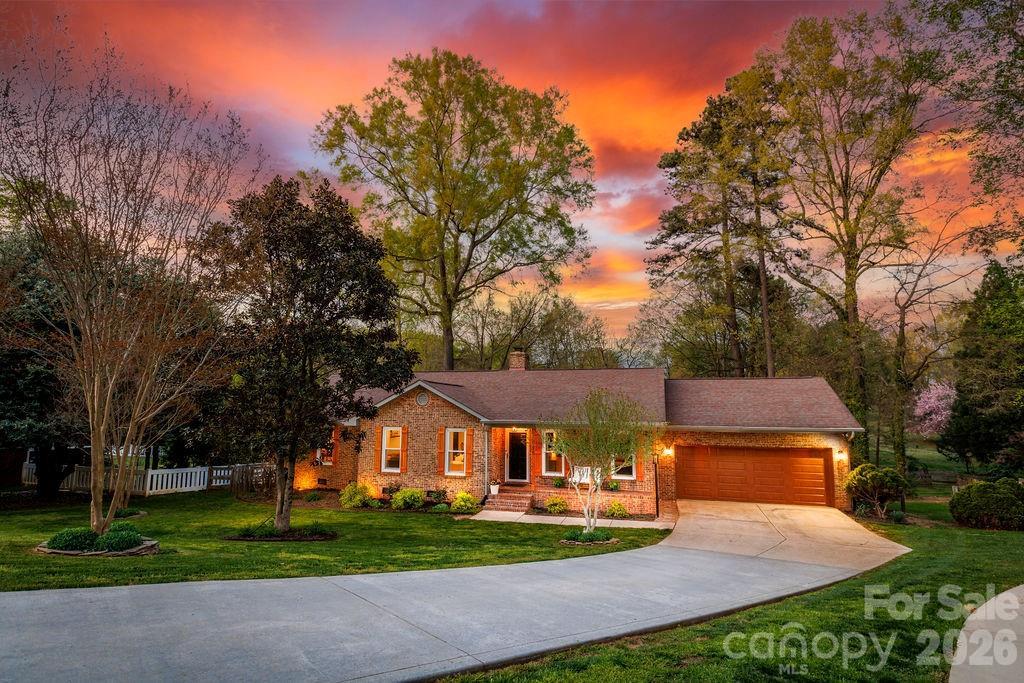 8215 Chandos Pl., Huntersville, NC 28078