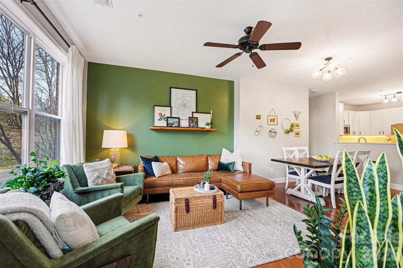 1000 E Woodlawn Rd. #111, Charlotte, NC 28209