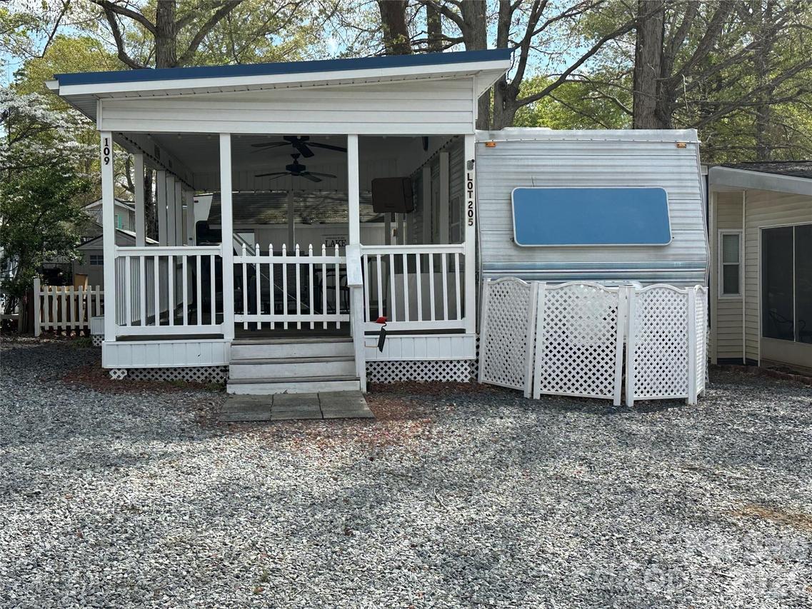 109 Pine St., New London, NC 28127