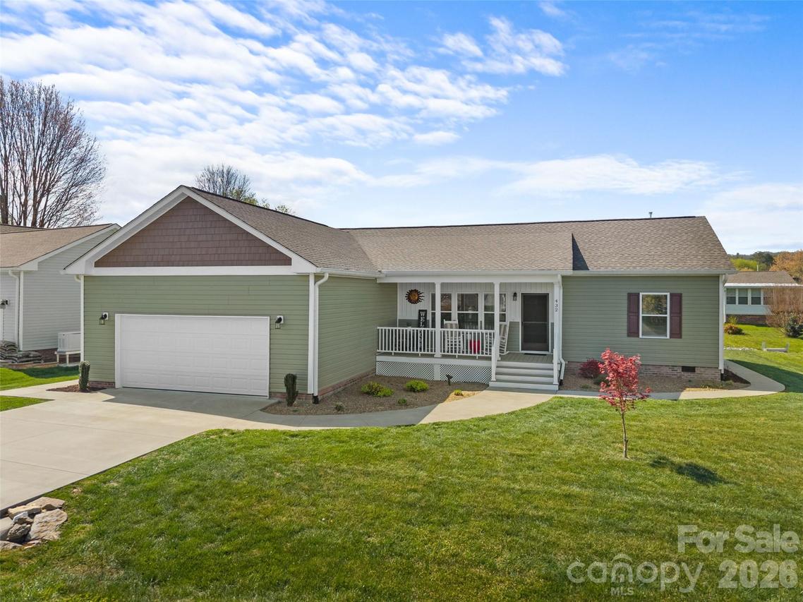 432 Sassafras Dr., Hendersonville, NC 28739