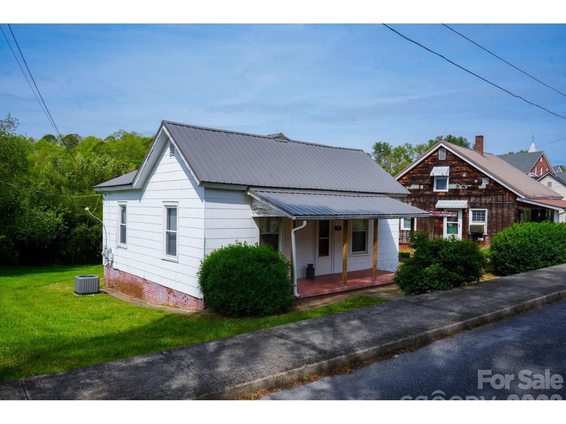 102 6th Em St., Marion, NC 28752