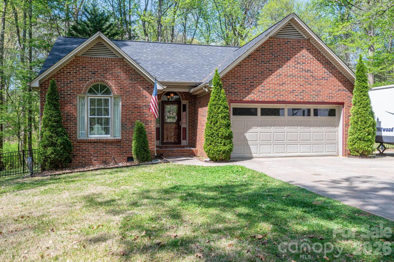 335 Cape Breton Tr., Gastonia, NC 28056