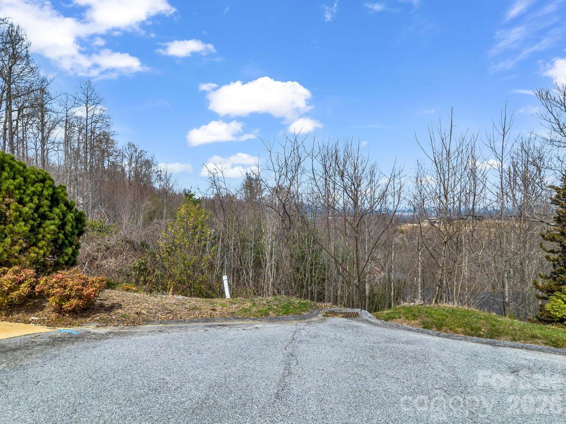 2325 Pommel Rd., Hendersonville, NC 28791