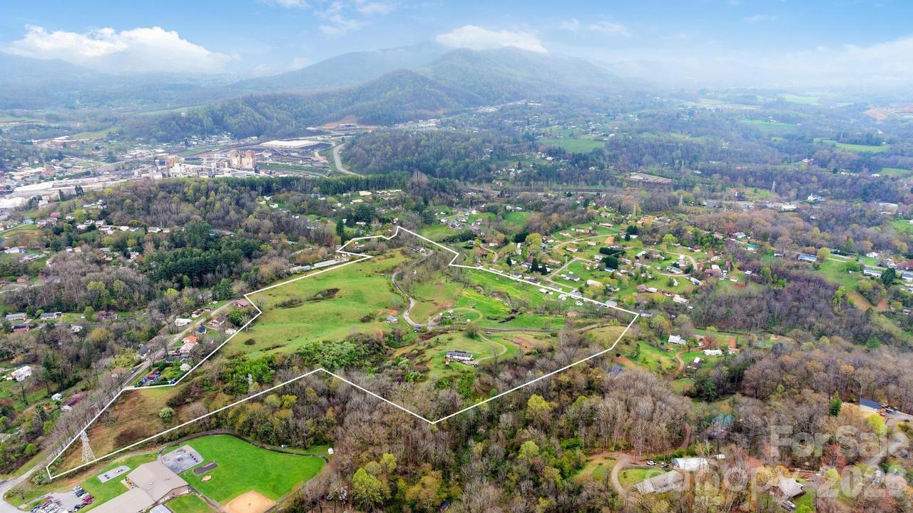 618 Beaverdam St., Canton, NC 28716