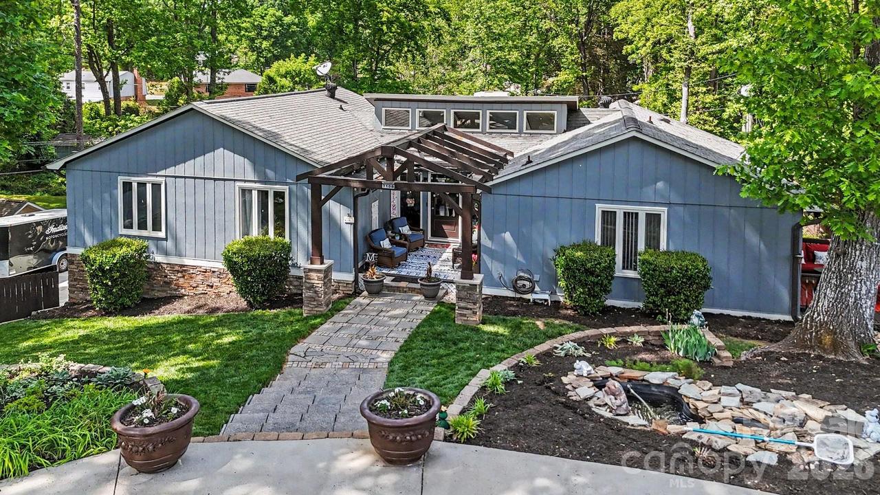 7108 Hollyhouse Dr., Charlotte, NC 28215