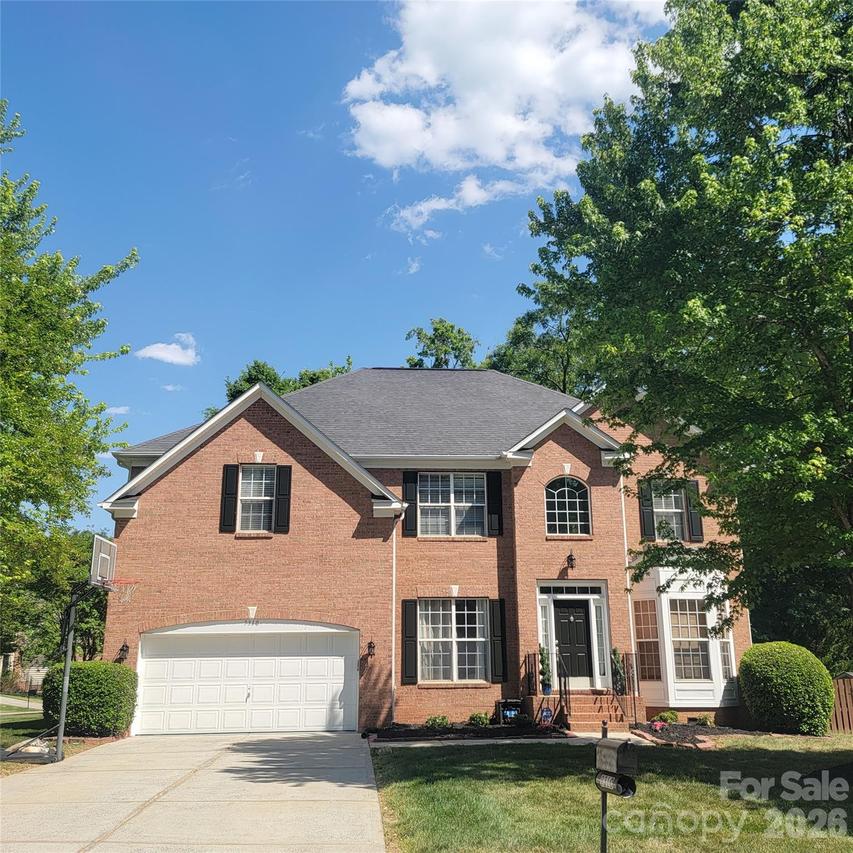 9310 Autumn Applause Dr., Charlotte, NC 28277