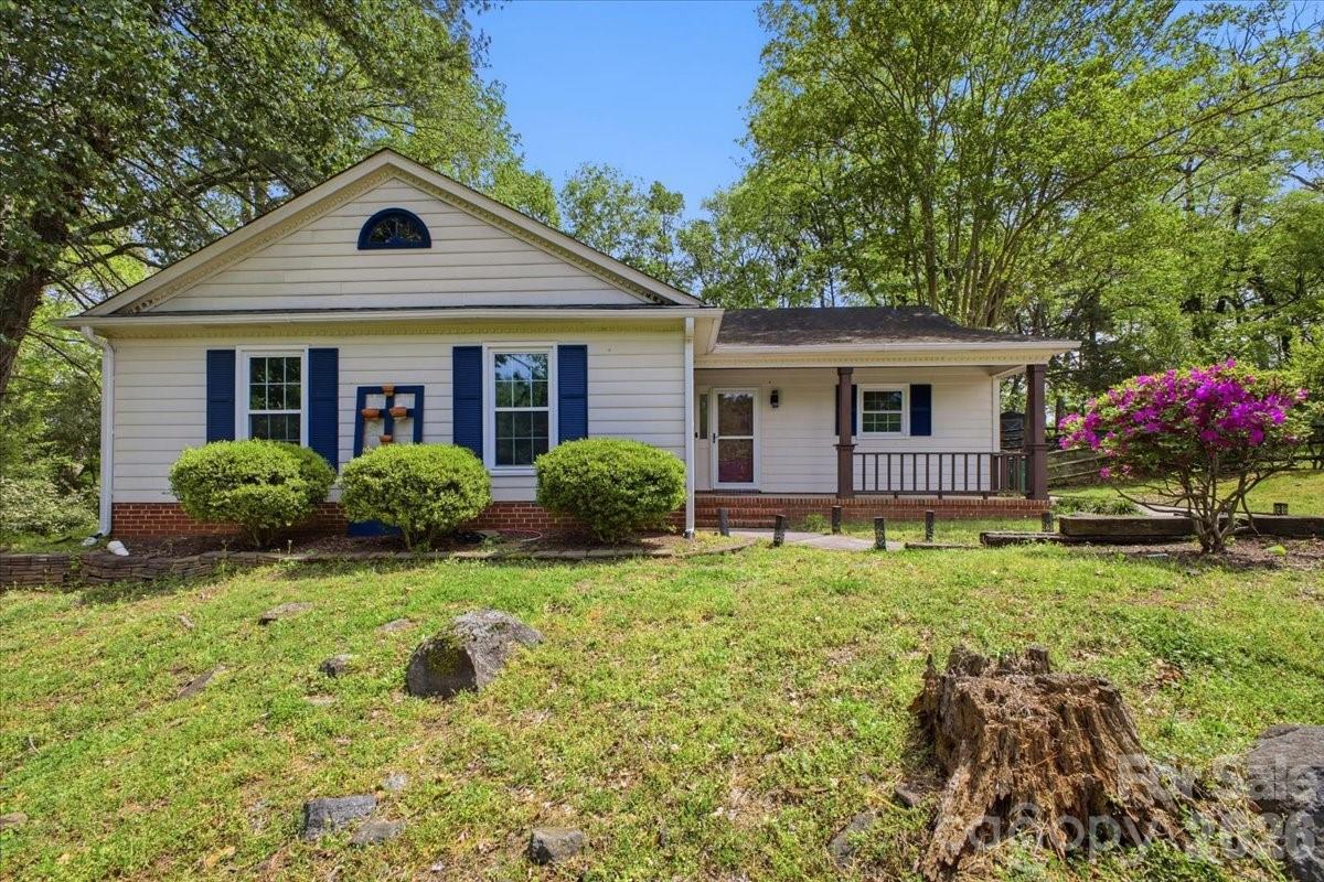 2516 Turnberry Ln., Charlotte, NC 28210