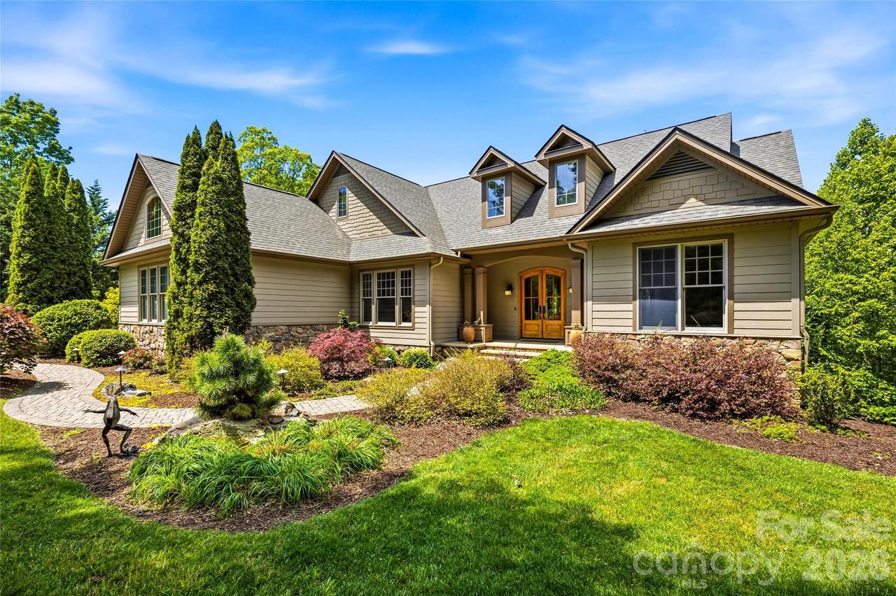 135 Crossvine Tr., Hendersonville, NC 28739