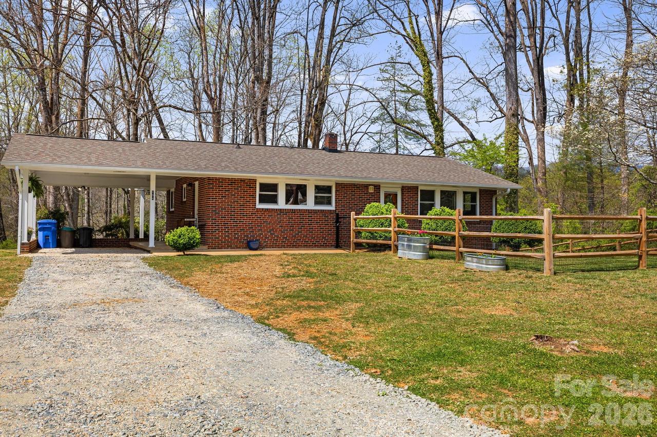 194 Carolina Ave., Brevard, NC 28712